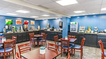 Desayuno continental gratuito y diario