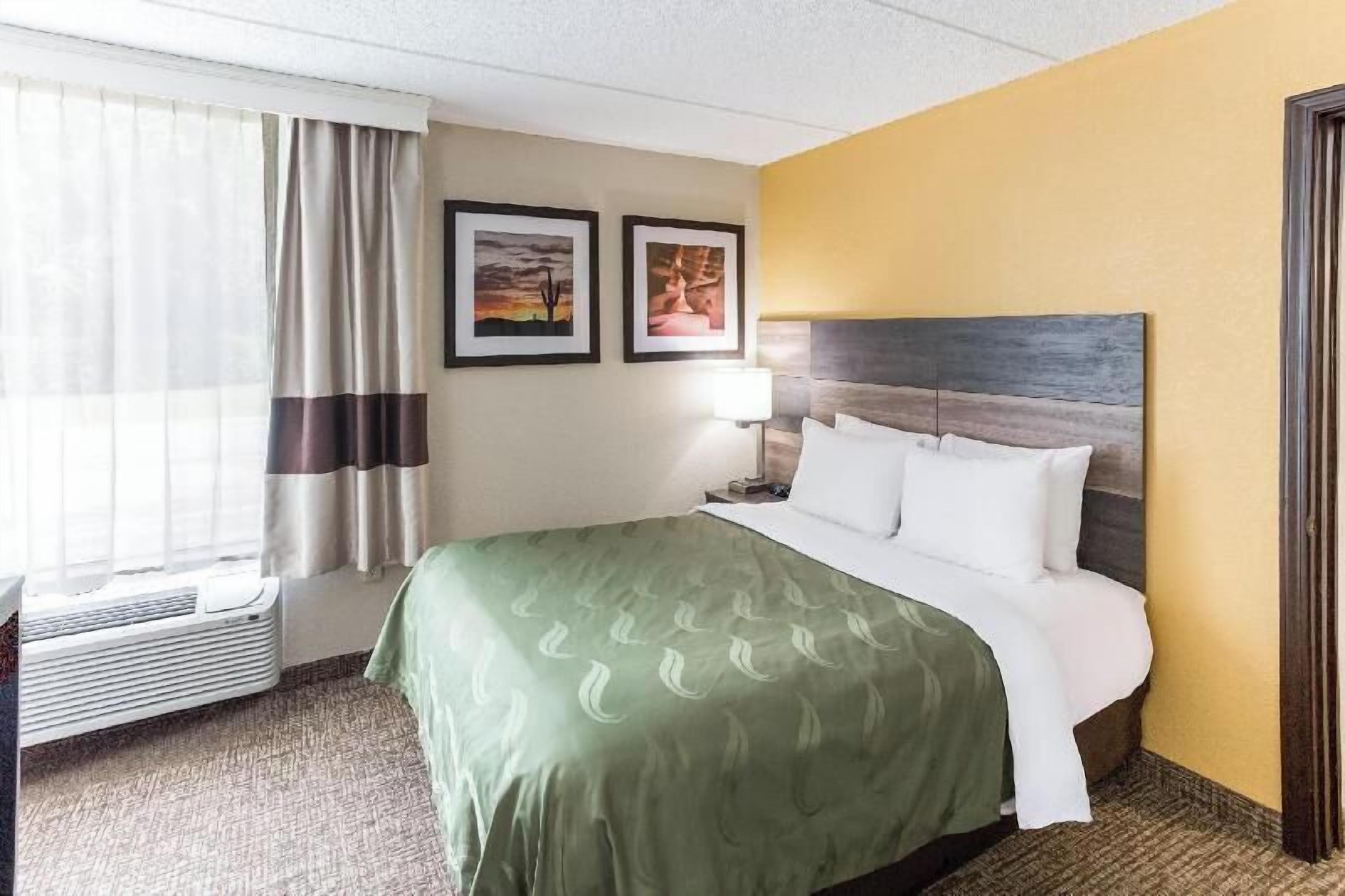 1 bedroom, premium bedding, pillow-top beds, desk