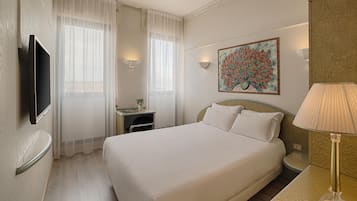 Standardzimmer | Daunenbettdecken, Minibar, Zimmersafe, Schreibtisch