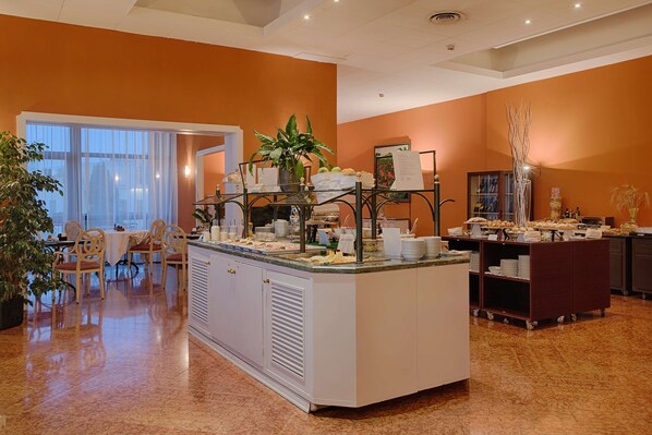 Bữa sáng buffet hàng ngày với phụ phí nhỏ 