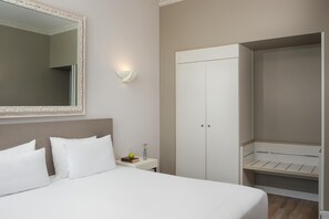 슈피리어룸 | 오리/거위털 이불, 미니바, 객실 내 금고, 책상