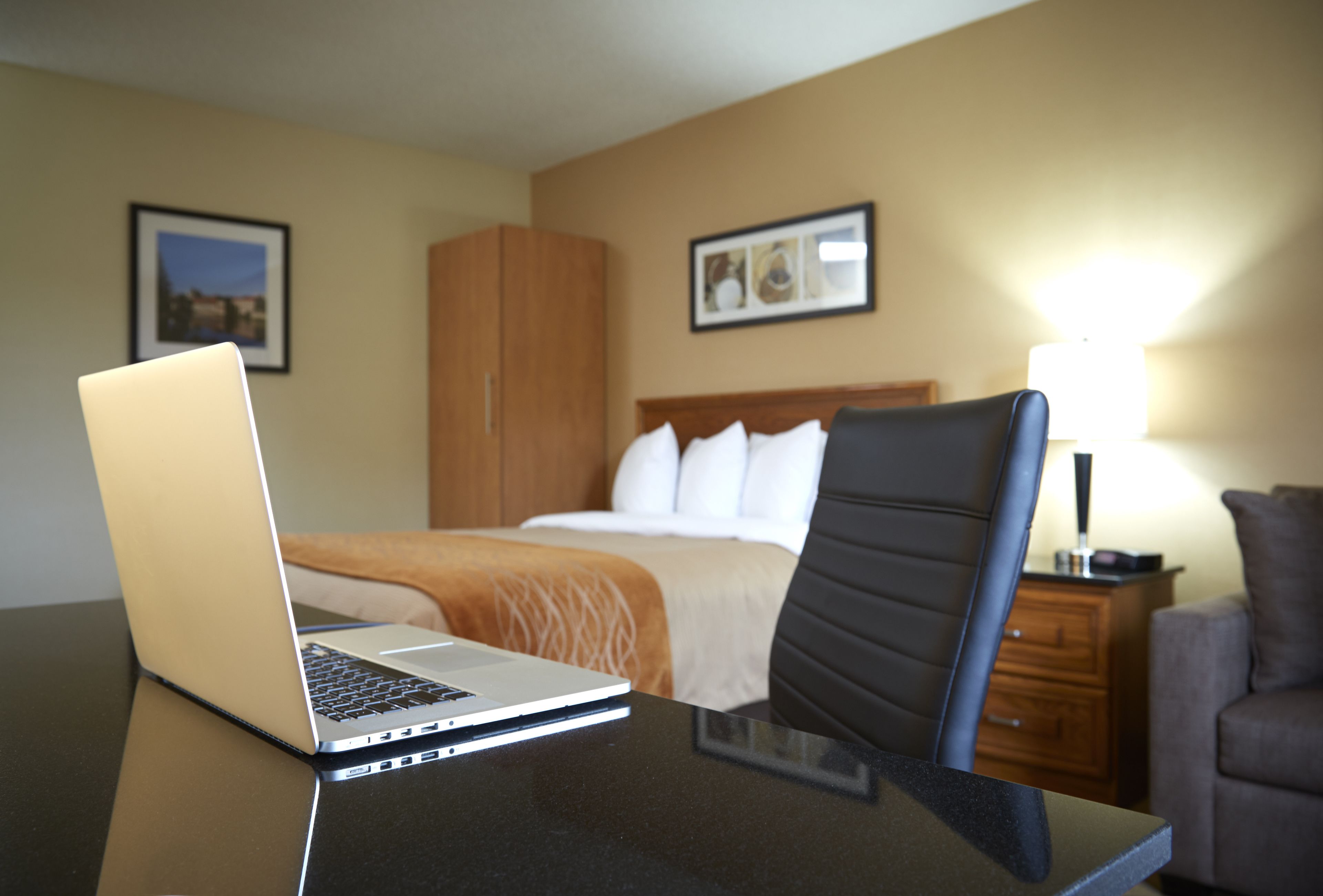in-room business centre