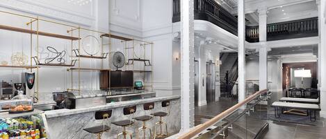 Aperto a colazione, pranzo e cena