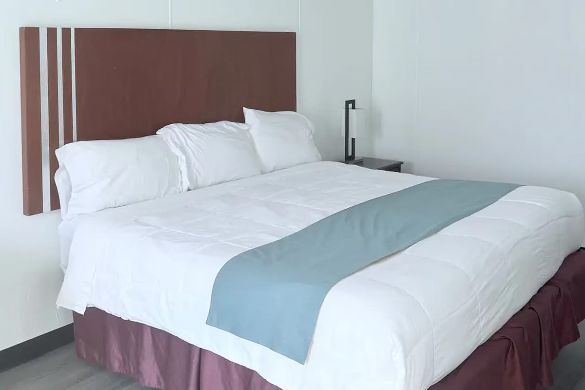 Desk, iron/ironing board, WiFi (free), bed sheets