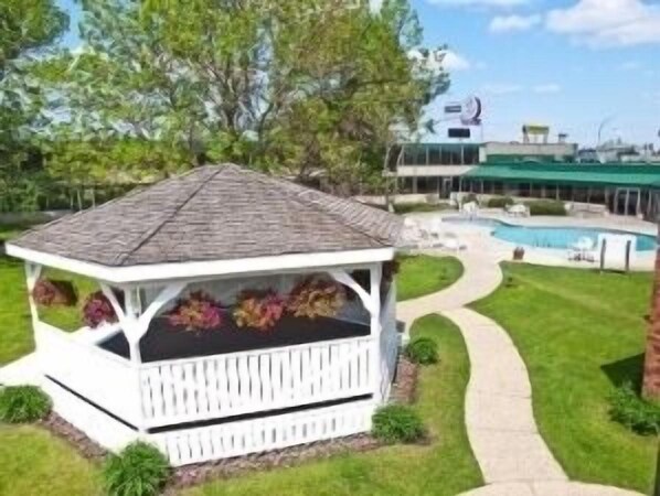Gazebo - Biltmore Hotel & Suites (Fargo)
