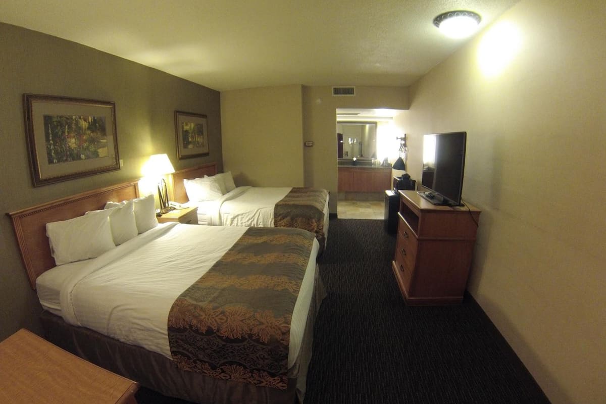 desk, free cots/infant beds, rollaway beds, free wifi