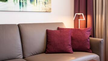Deluxe Suite | Living area