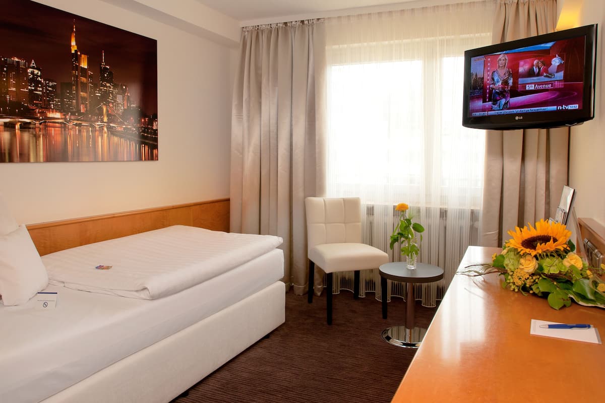 1 habitación, ropa de cama hipoalergénica, minibar y escritorio