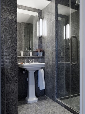 Shower, designer toiletries, hair dryer, bathrobes - Dorset Square Hotel, Firmdale Hotels (London)