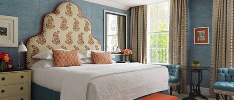 Room (Dorset Square) | Cadar Frette Itali, peralatan tempat tidur premium, bar mini