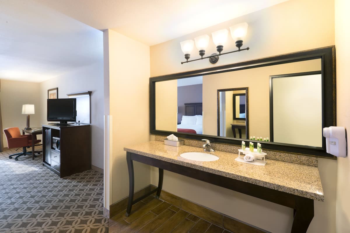 Standard Room, 2 Queen Beds, Accessible Bathtub (Mobility) | Bathroom sink