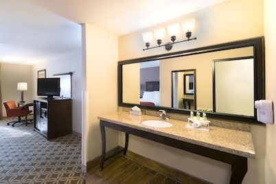 Holiday Inn Express Show Low by IHG