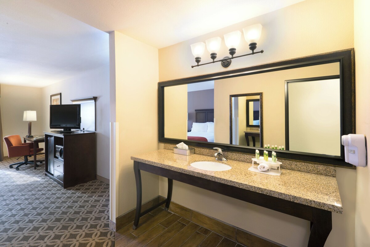 Standard Room, 2 Queen Beds, Accessible Bathtub (Mobility) | In-room safe, desk, laptop workspace, iron/ironing board