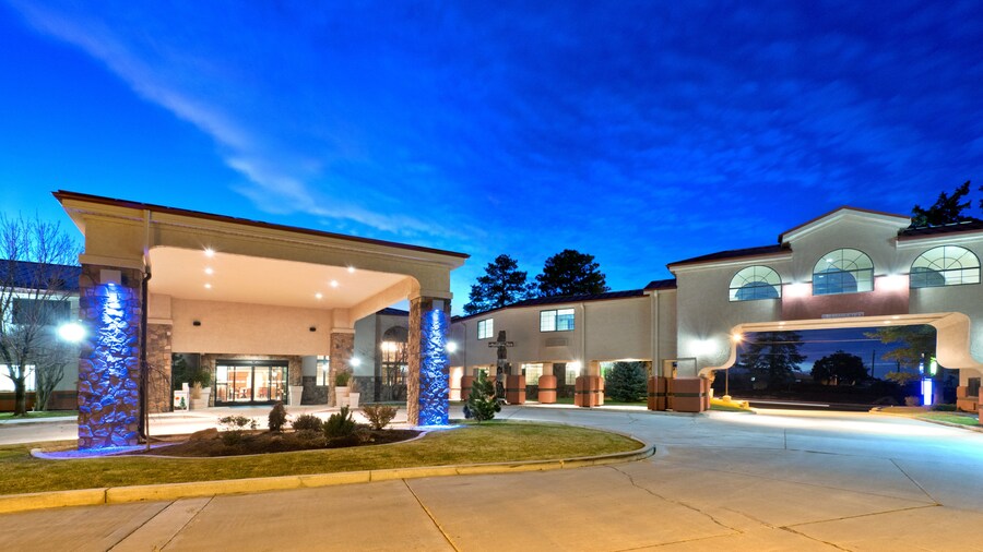 Holiday Inn Express Show Low by IHG