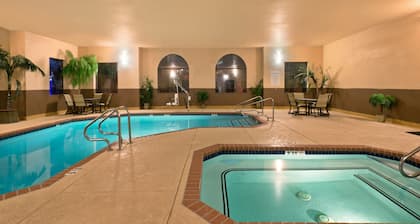 Holiday Inn Express Show Low by IHG