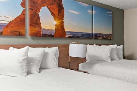 Huone, 2 keskisuurta parisÀnkyÀ, tupakointi kielletty | 1 makuuhuone, yksilöllisesti kalustettu, ilmainen Wi-Fi, vuodevaatteet