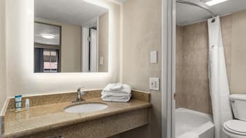Room, 1 King Bed, Non Smoking | Bathroom | Combined shower/bathtub, free toiletries, towels