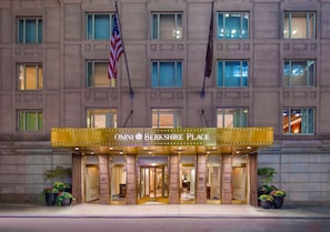 Exterior - Omni Berkshire Place (New York)