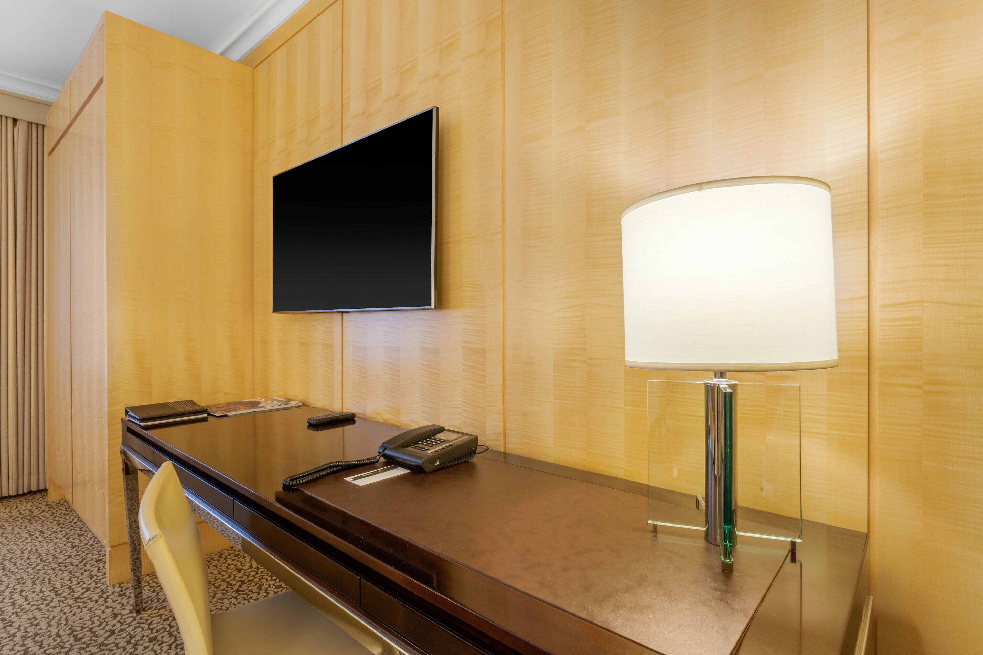 premium bedding, pillow-top beds, in-room safe, desk