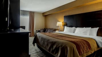 Standard Room, 1 King Bed with Sofa bed, Non Smoking (Dog Friendly) | Desk, blackout drapes, iron/ironing board, cribs/infant beds