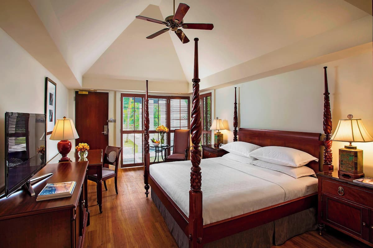 Club Room, 1 King Bed, Balcony