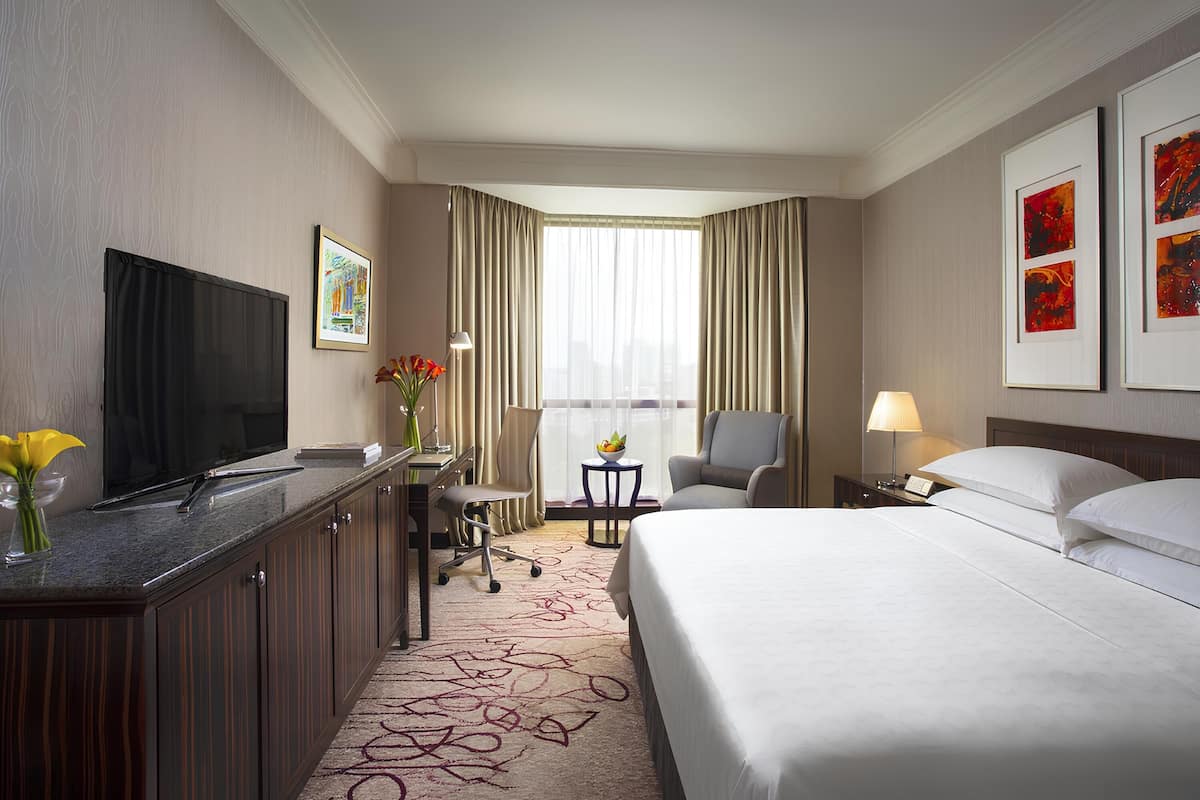 Club Room, 1 King Bed, Non Smoking | 1 bedroom, premium bedding, pillow-top beds, minibar