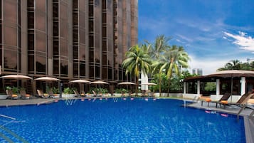 Club Room, 1 King Bed, Balcony | Pool