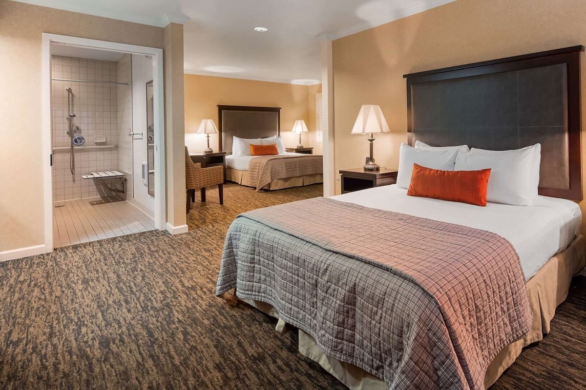 Espace de travail pour ordinateurs portables, fer et planche à repasser