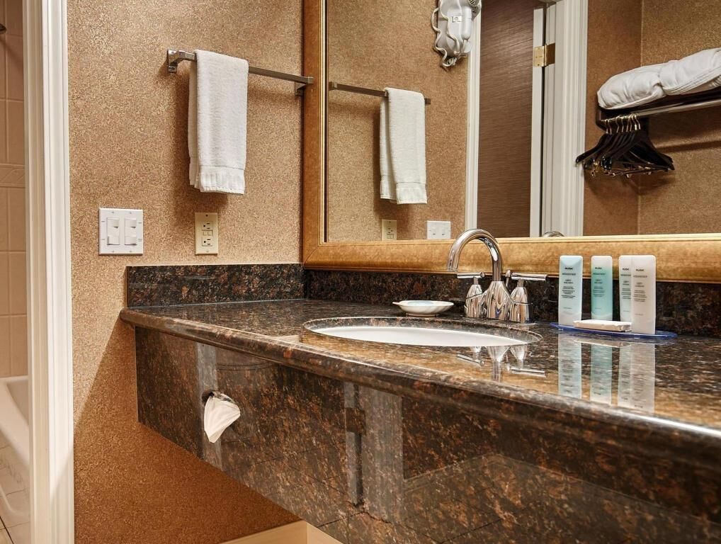 Salle de bain | Articles de toilette (gratuits), séchoir à cheveux, peignoirs