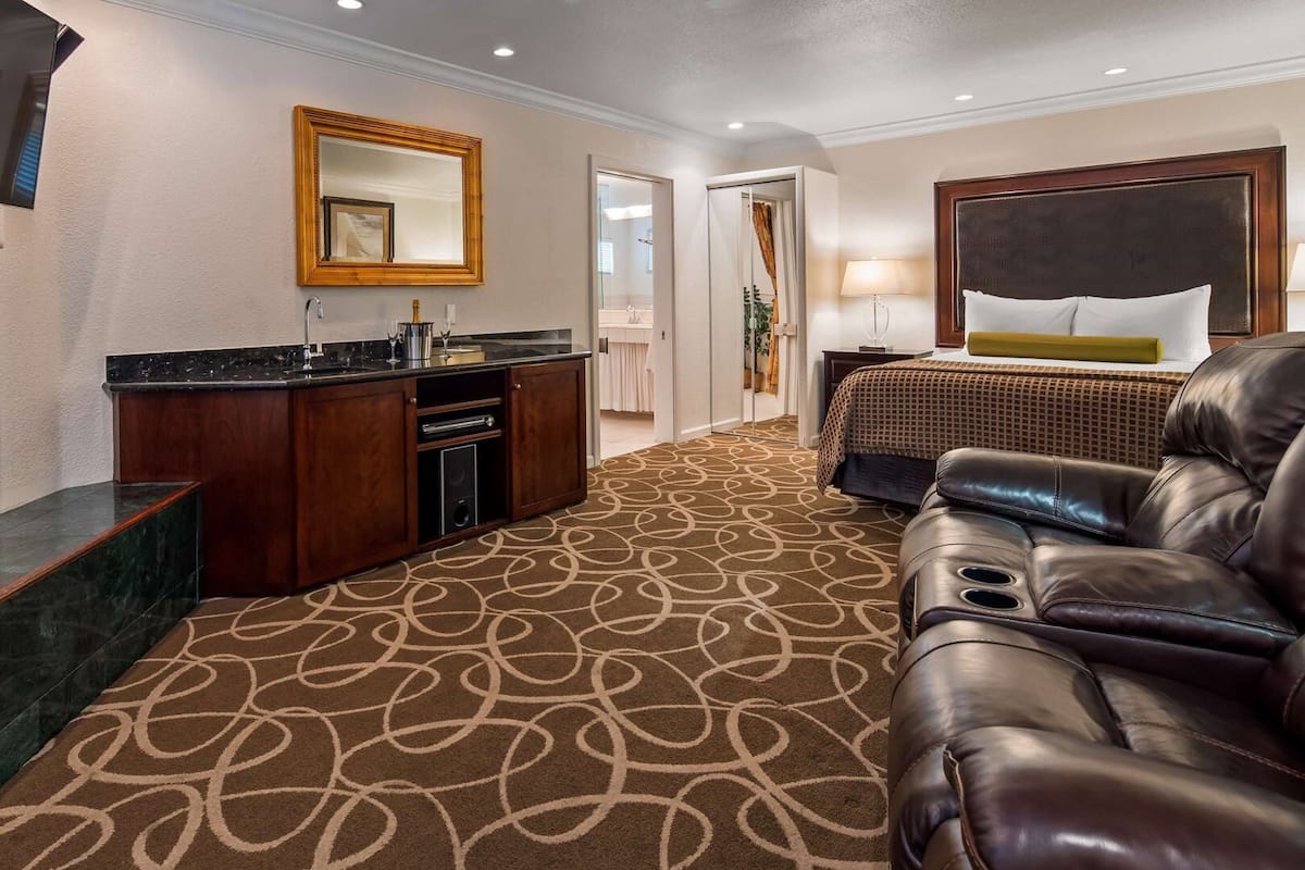 Espace de travail pour ordinateurs portables, fer et planche à repasser