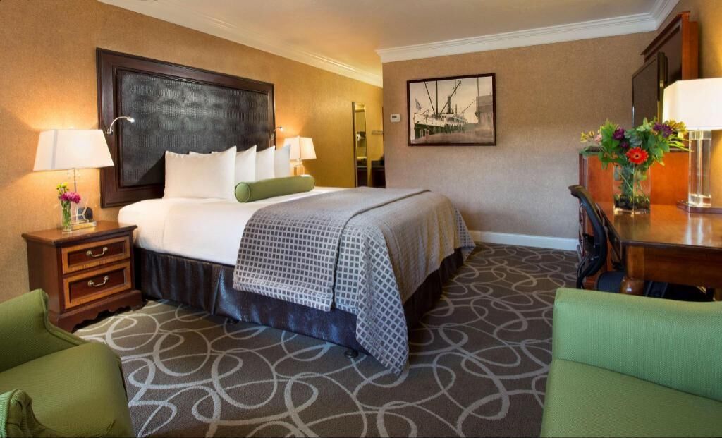 Espace de travail pour ordinateurs portables, fer et planche à repasser