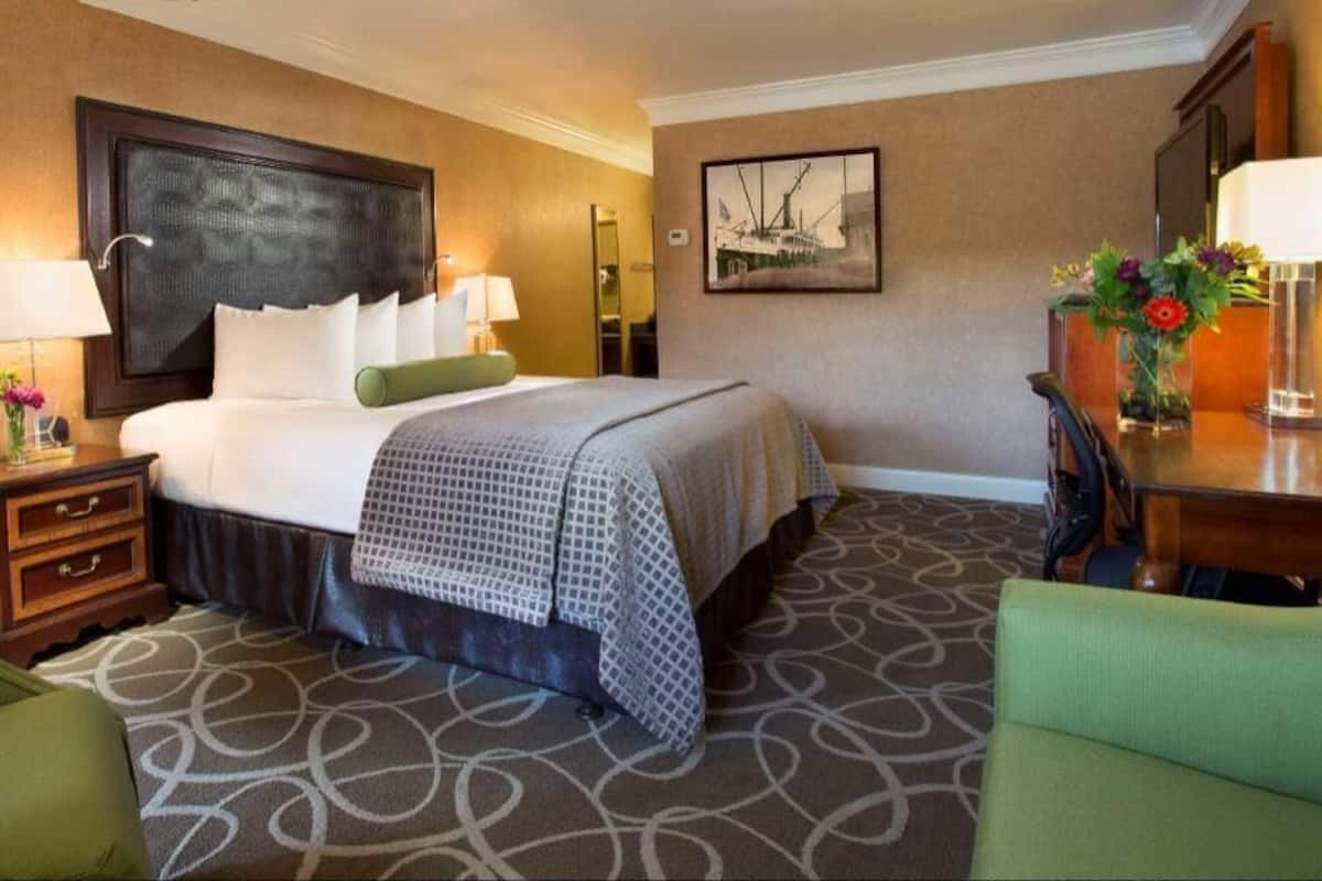 Espace de travail pour ordinateurs portables, fer et planche à repasser