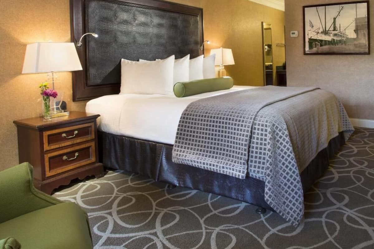 Laptop workspace, iron/ironing board, free WiFi, bed sheets