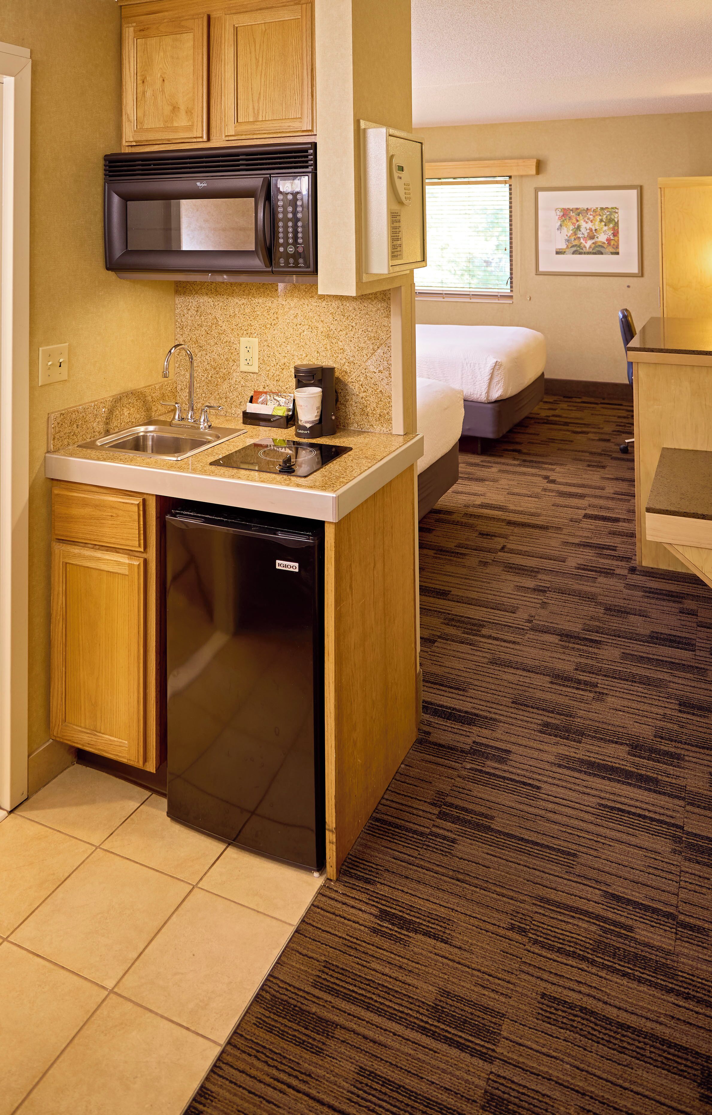 fridge, microwave, coffee/tea maker