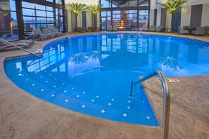 Indoor pool, sun loungers