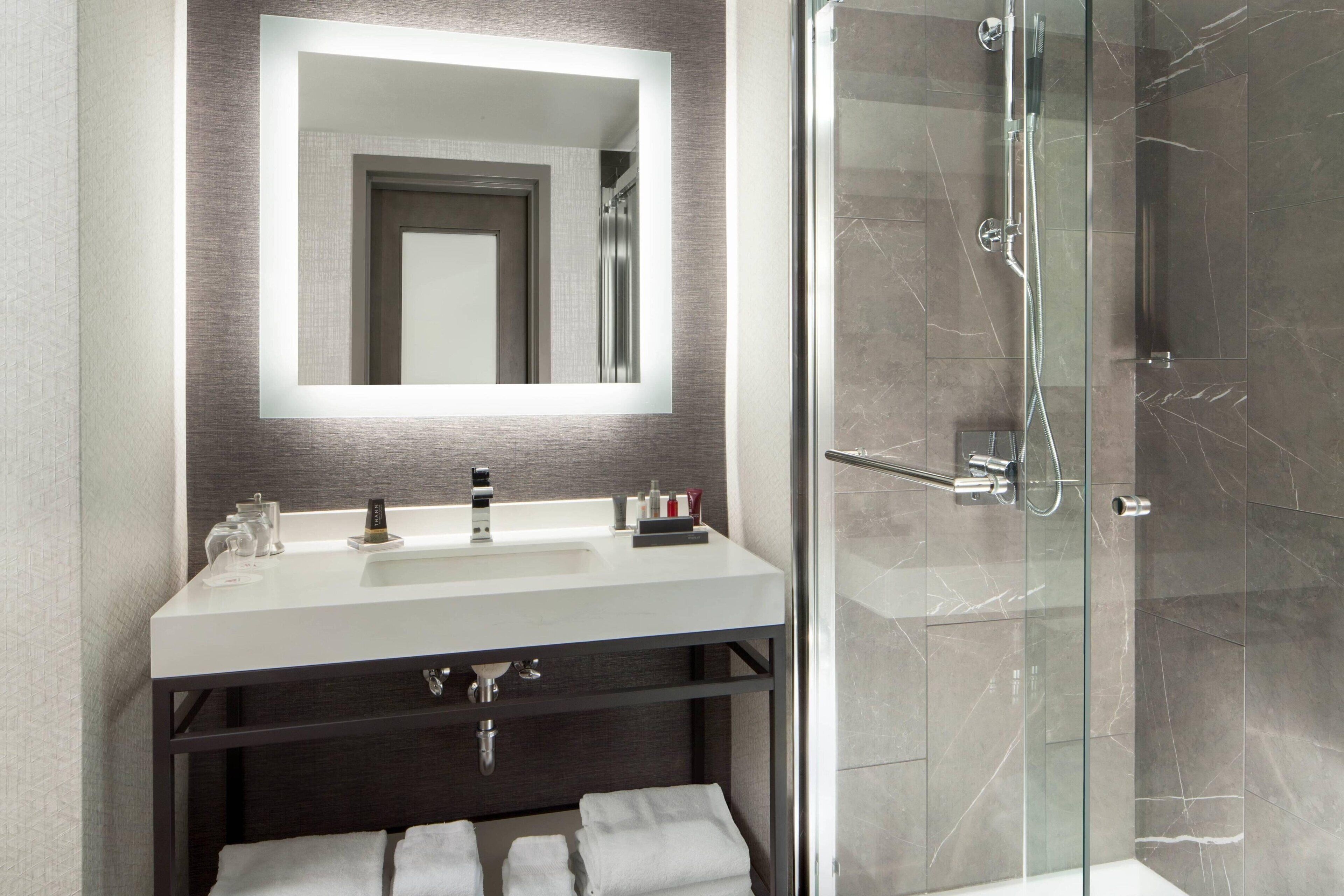 combined shower/bathtub, free toiletries, hair dryer, towels