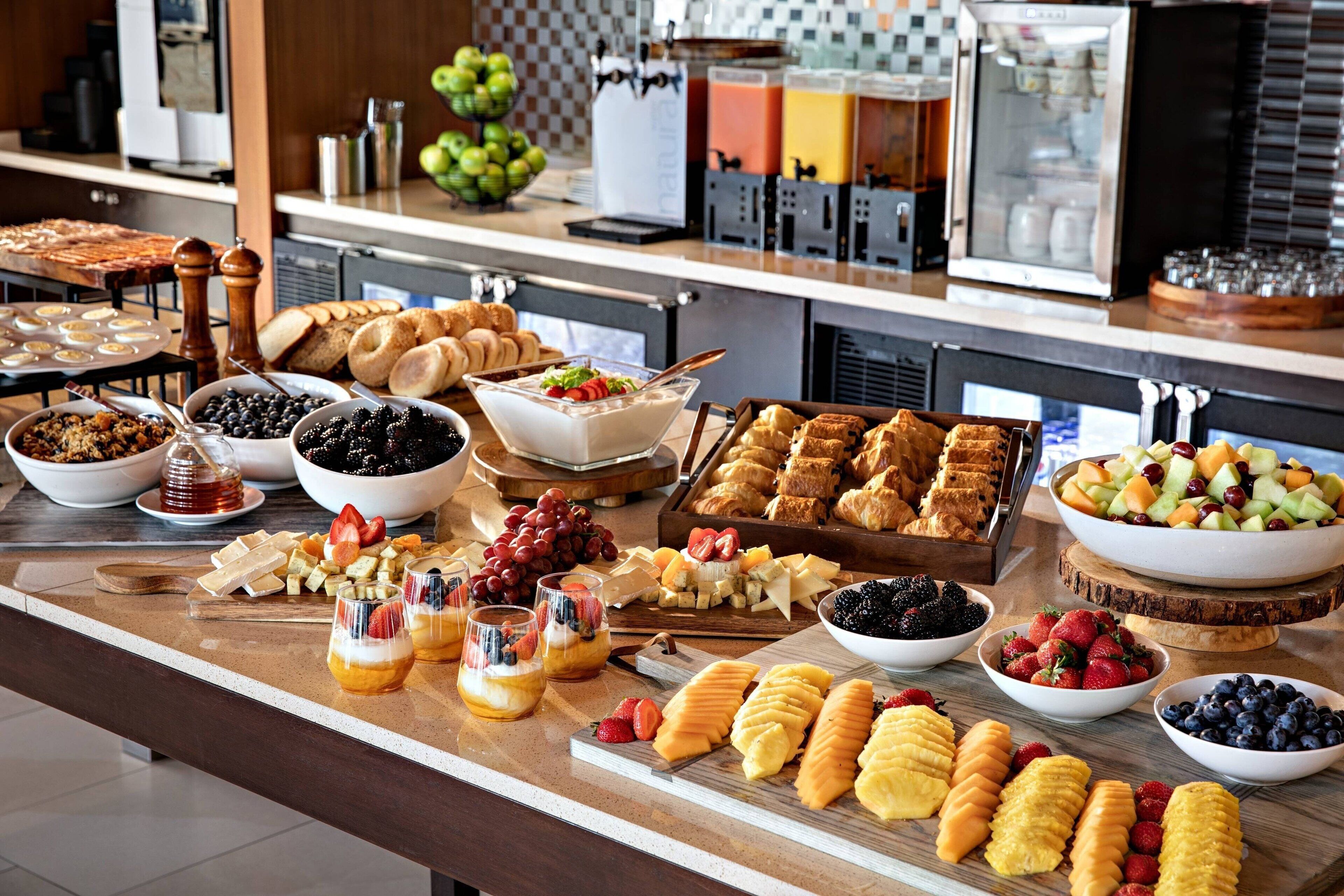 Petit déjeuner continental (22 USD par personne)