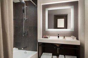 Combined shower/bathtub, free toiletries, hair dryer, towels
