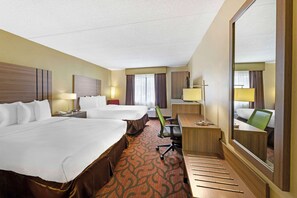 Individually decorated, individually furnished, desk, laptop workspace - Best Western Rochester Marketplace Inn (Rochester)