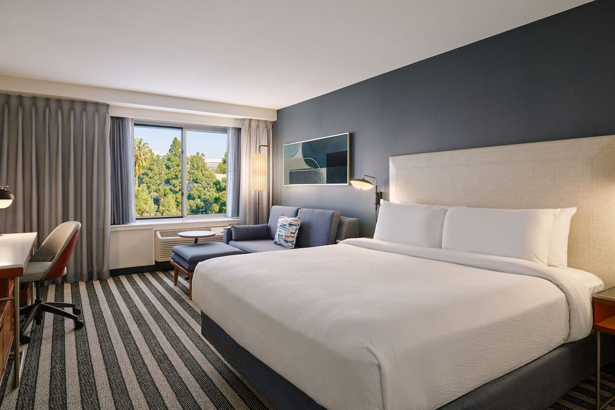 1 bedroom, premium bedding, in-room safe, desk