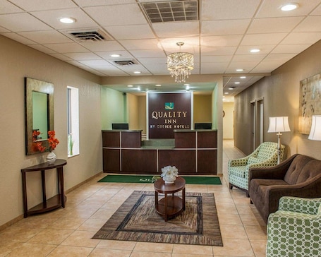 Lobby. Quality Inn Huntingburg - Jasper