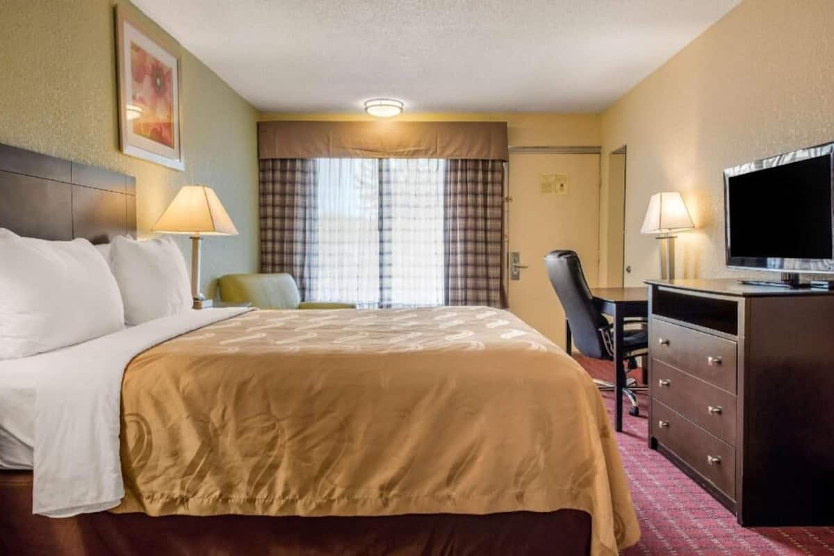 In-room safe, iron/ironing board, free cots/infant beds, rollaway beds