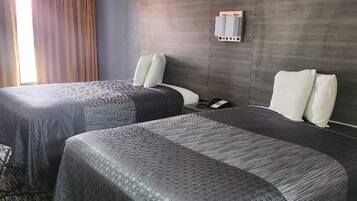 Tirai kedap cahaya, setrika/meja setrika, Wi-Fi gratis, dan seprai linen