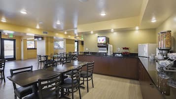 Desayuno continental gratuito y diario