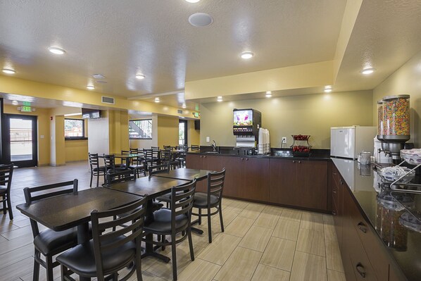 Free daily continental breakfast 