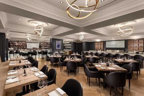 Café da manhã completo todos os dias mediante uma taxa