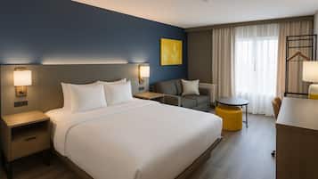 Schreibtisch, BĂŒgeleisen/BĂŒgelbrett, kostenlose Babybetten