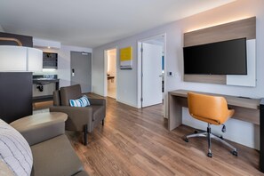 Bureau, fer et planche à repasser, lits bébé (gratuits), Wi-Fi gratuit