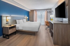 Desk, iron/ironing board, free cribs/infant beds, free WiFi - Comfort Inn Belleville (Belleville)