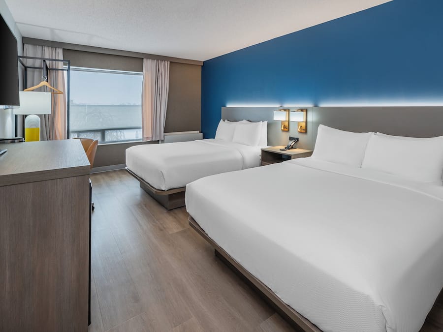 Zimmer, 2 Queen-Betten, Nichtraucher | Schreibtisch, Bügeleisen/Bügelbrett, kostenlose Babybetten